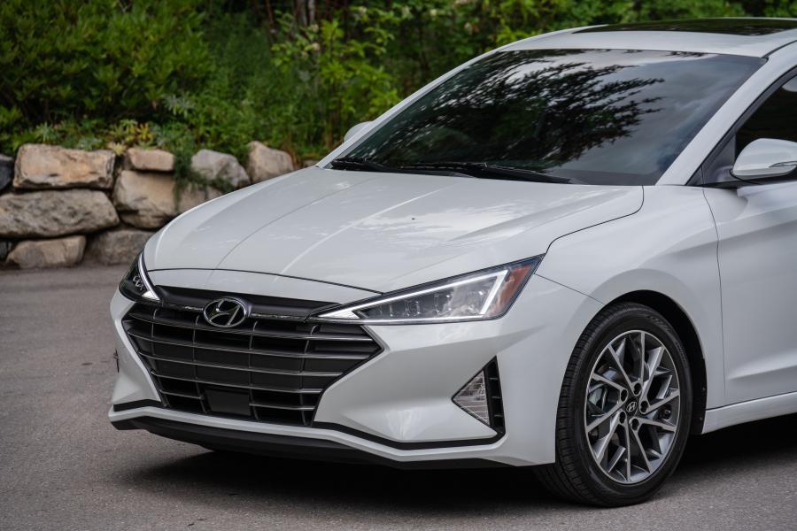 Детали экстерьера Hyundai Elantra Limited (AD) 2018 года  (NA) (фото 34 из 42)